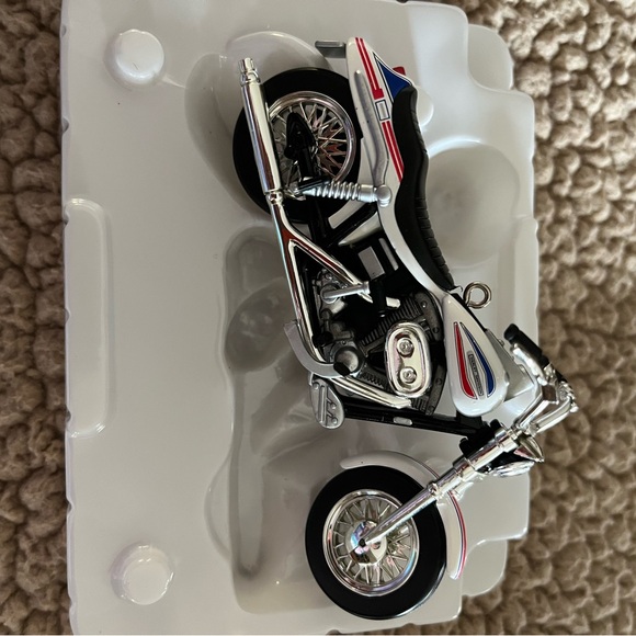 Harley Davidson Hallmark Keepsake ornament - Picture 4 of 6